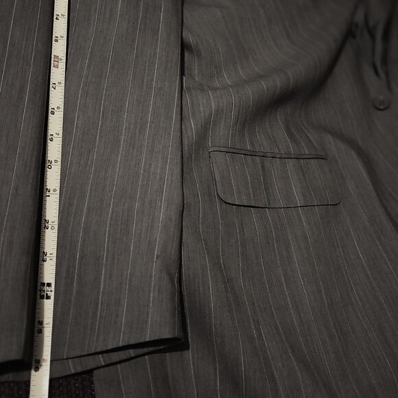 Emanuel Ungaro Men 2 Piece Light Gray Pin Stripped Suit 50L - Picture 15 of 16